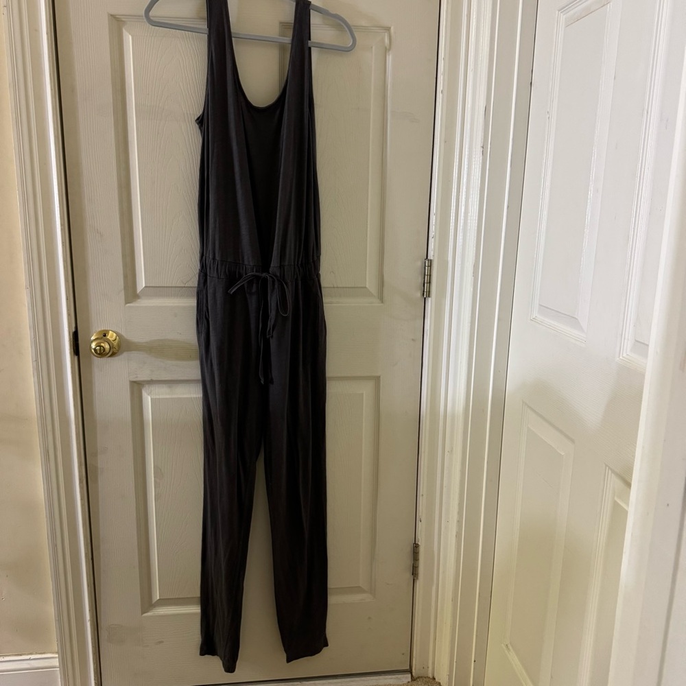 Forever 21‎ Charcoal Gray Sleeveless Jumpsuit Medium Tie Waist Pockets